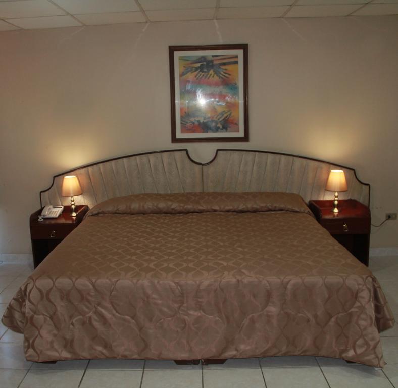 Hotel La Torre Гуаякиль Номер фото