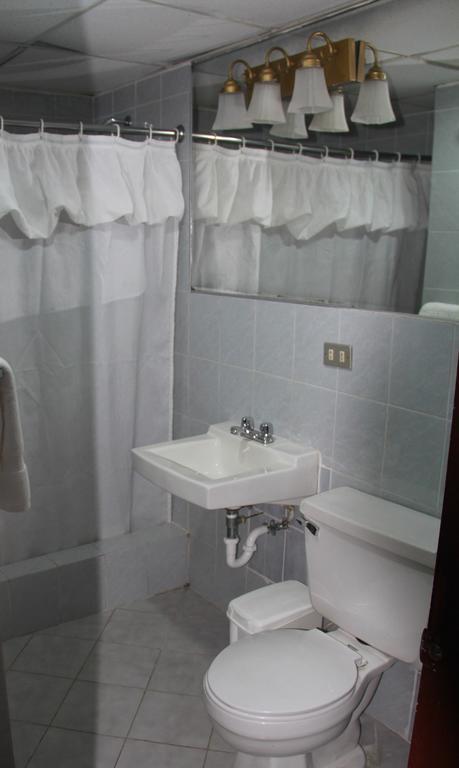 Hotel La Torre Гуаякиль Номер фото