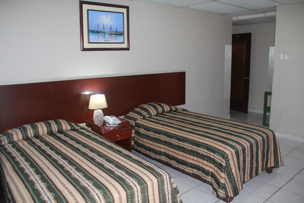 Hotel La Torre Гуаякиль Номер фото