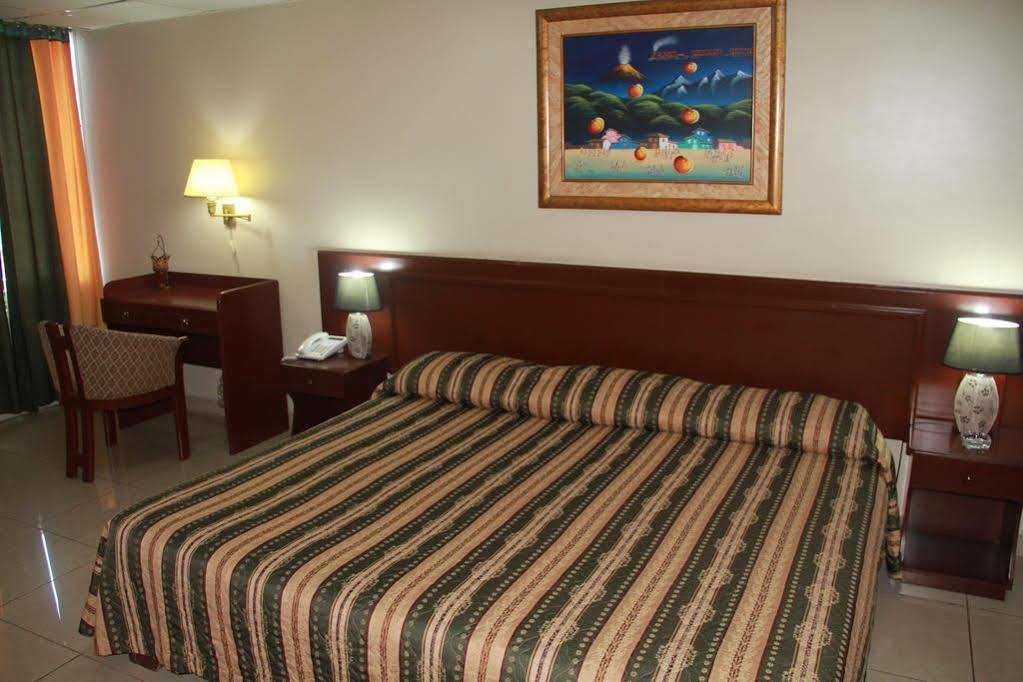 Hotel La Torre Гуаякиль Экстерьер фото